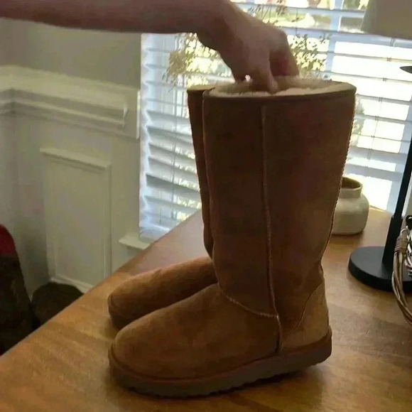 Ugg Boots women’s 9 - Picture 3 of 11